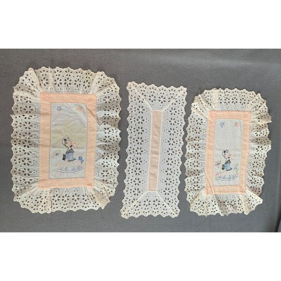 Vintage Lace Doilies Set with Embroidered Ladies - 3 Pieces for Elegant Decor - Picture 10 of 11